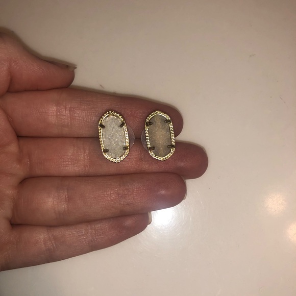 Kendra Scott Earrings - Picture 1 of 1